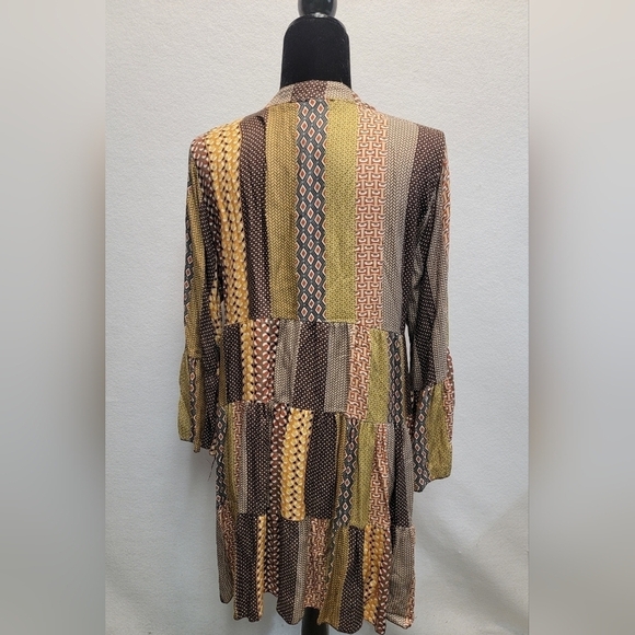 MADE IN ITALY Patterned Long Bell Sleeve Mini Dress w/V-neck Collar With Buttons - Picture 5 of 9